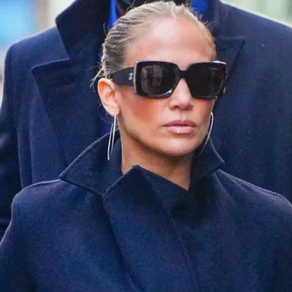 CHANEL RECTANGLE SUNGLASSES - Picture 9 of 11